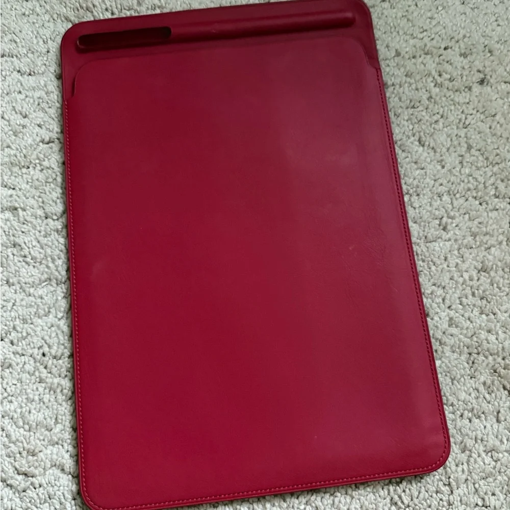 Genuine Apple iPad Pro 10.5”Res Learher Rare🦄🦄🦄🦄